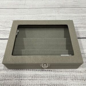 Grey Velvet Earrings Box (7370734)